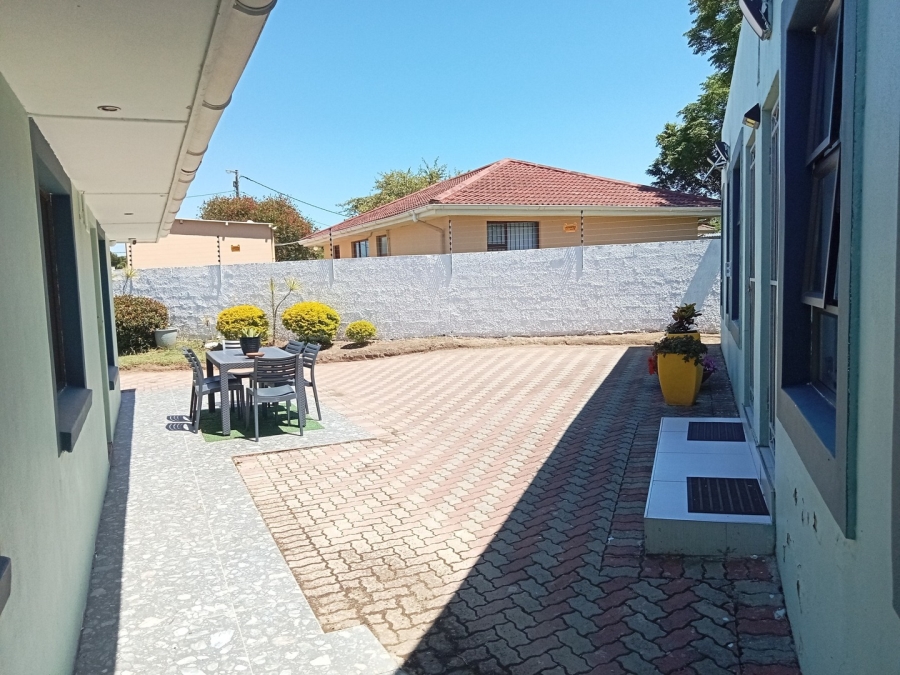 5 Bedroom Property for Sale in Siyakha Eastern Cape